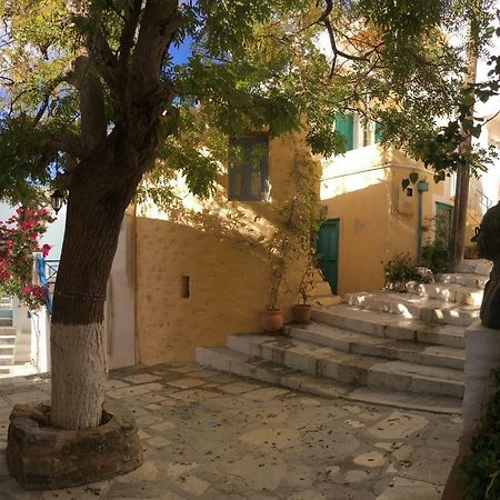 Traditional Medieval Stone House In "Ano Syros" Exteriér fotografie
