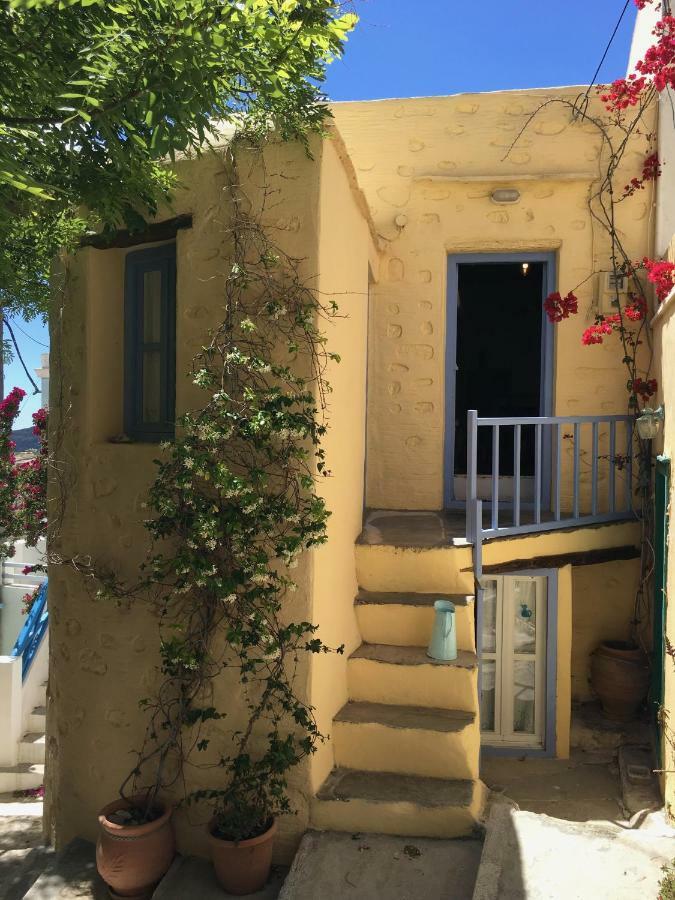 Traditional Medieval Stone House In "Ano Syros" Exteriér fotografie