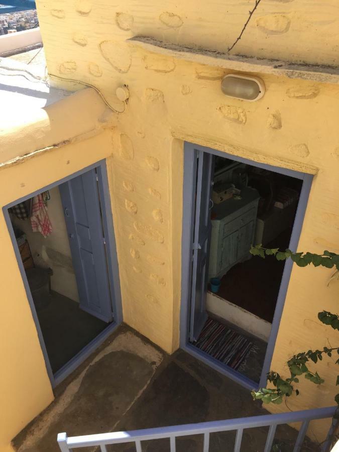 Traditional Medieval Stone House In "Ano Syros" Exteriér fotografie