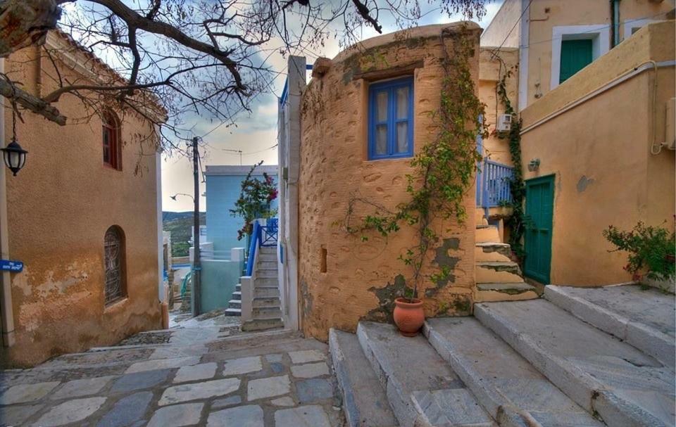 Traditional Medieval Stone House In "Ano Syros" Exteriér fotografie