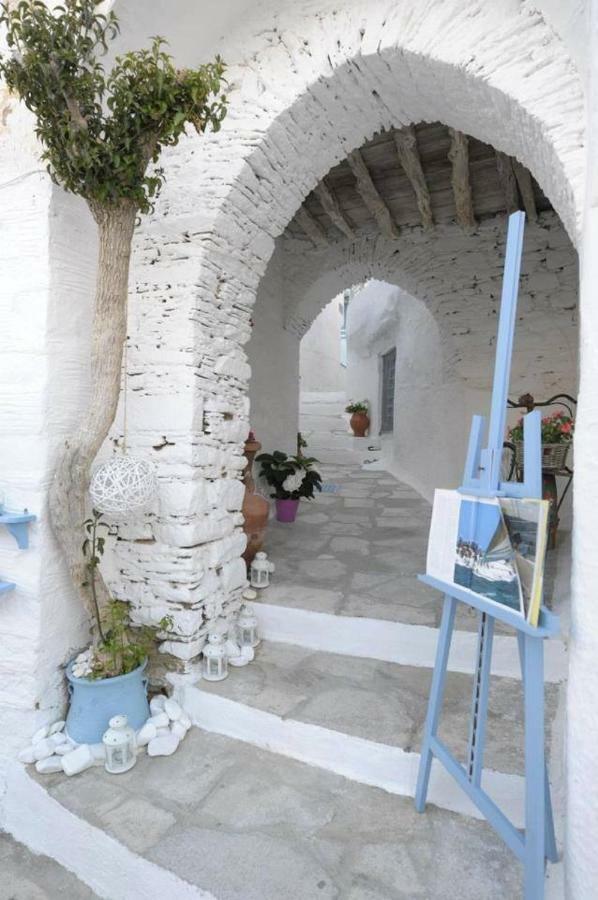 Traditional Medieval Stone House In "Ano Syros" Exteriér fotografie