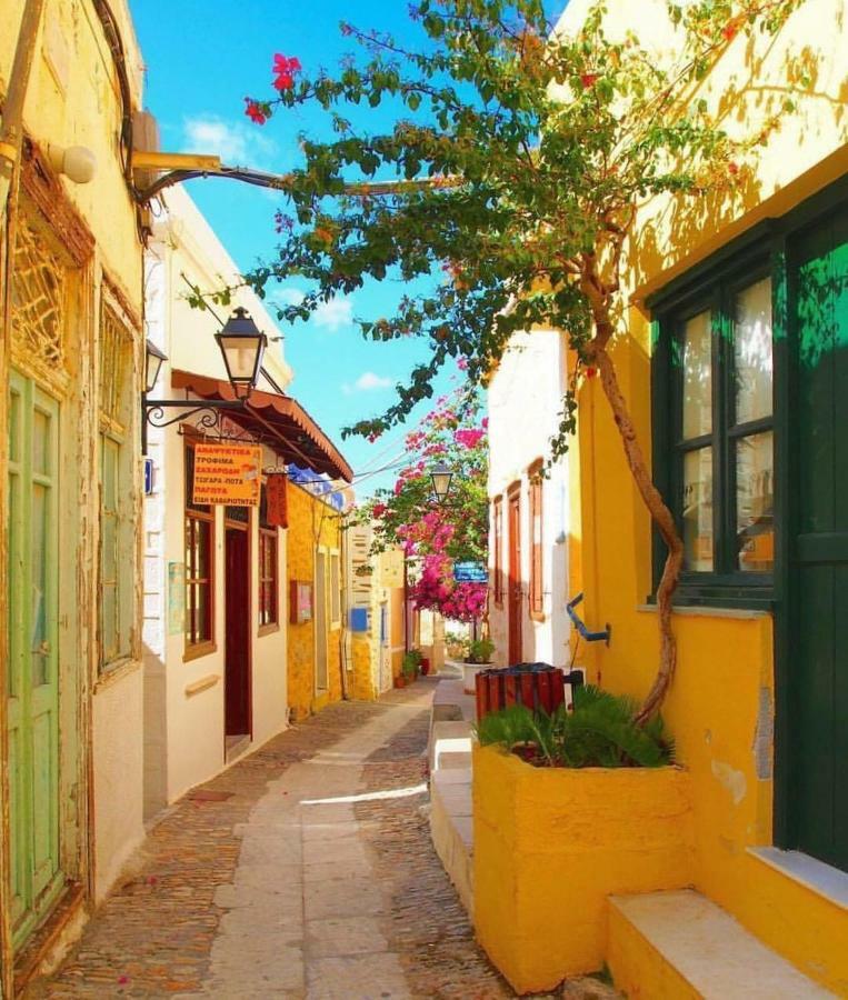 Traditional Medieval Stone House In "Ano Syros" Exteriér fotografie
