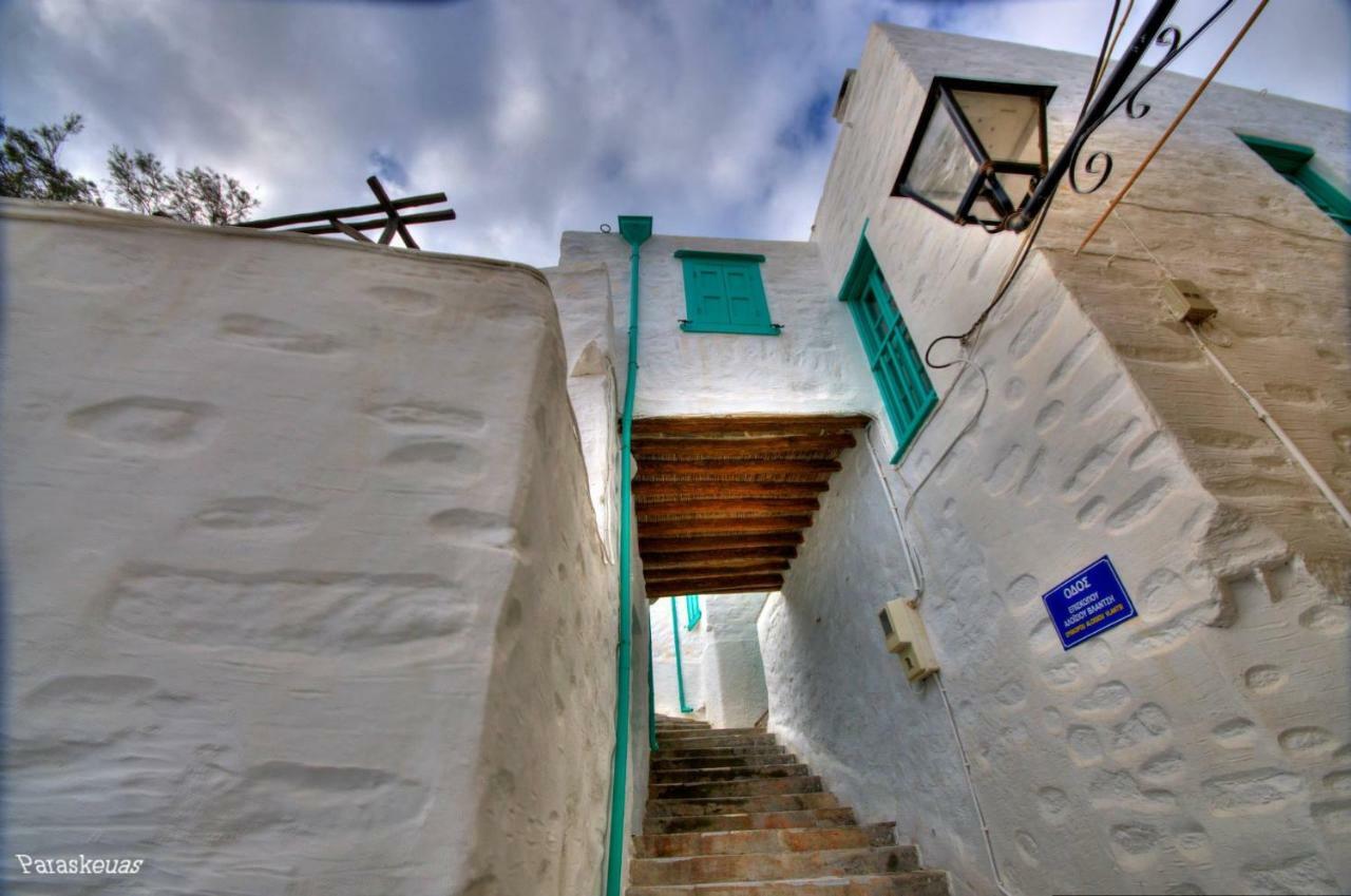 Traditional Medieval Stone House In "Ano Syros" Exteriér fotografie